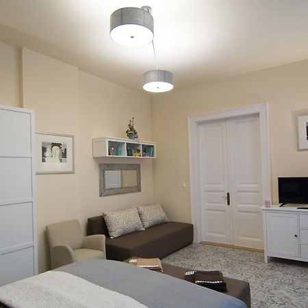 Zora Apartman Eger Extérieur photo