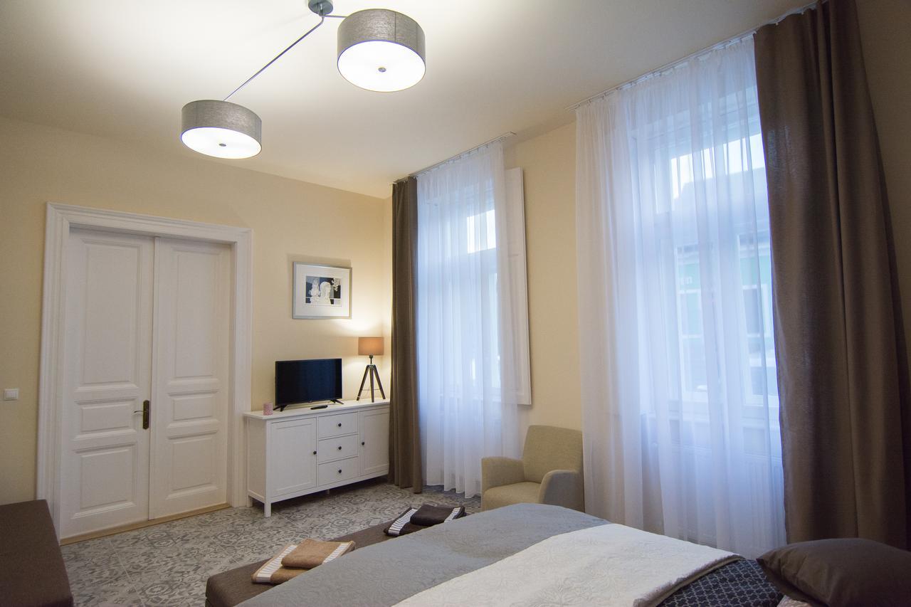 Zora Apartman Eger Extérieur photo